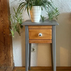 Holzschrank grau